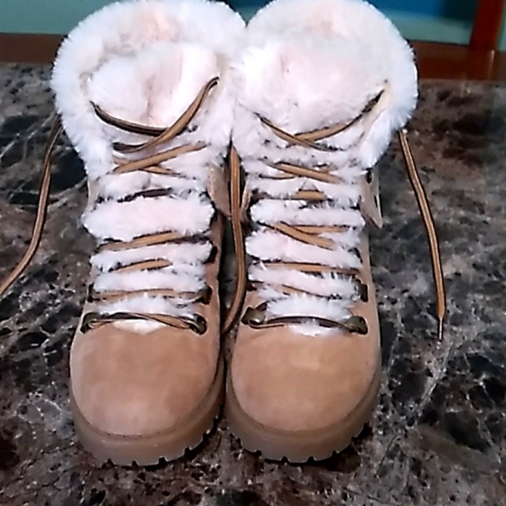 Maurices Fur Hiking Boots Size 7]